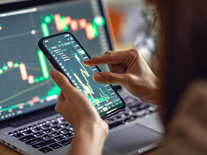 Demo Trading vs Live Trading: Understanding the Differences and Benefits