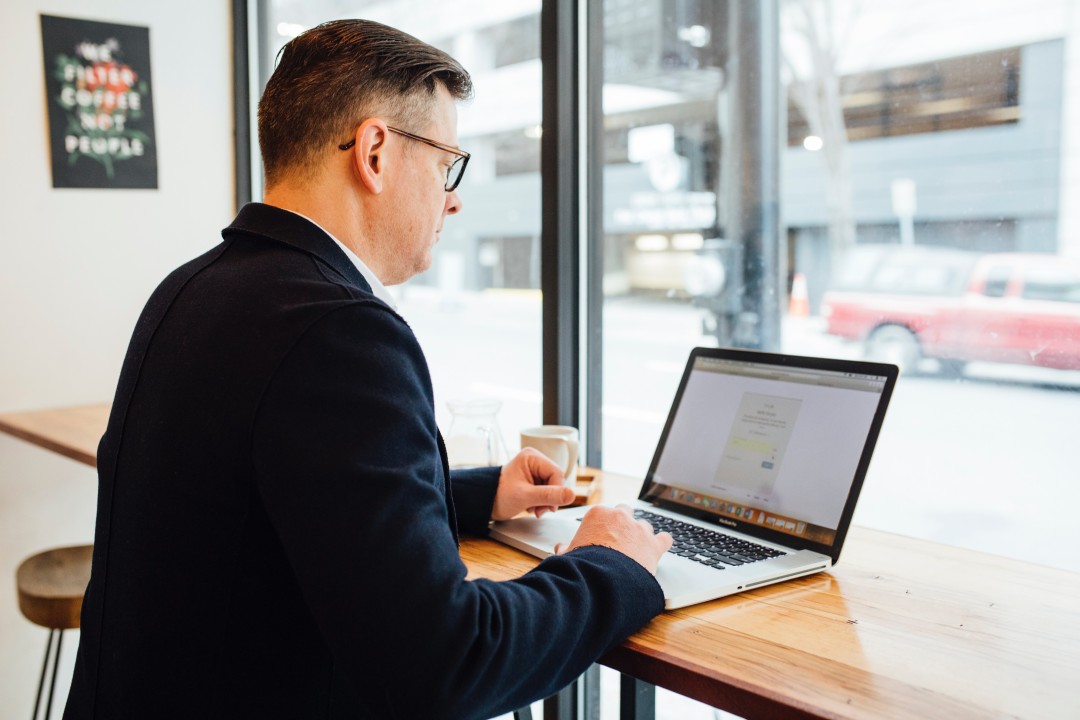 Using LinkedIn Ad Insights to Shape Your Sales Pitch